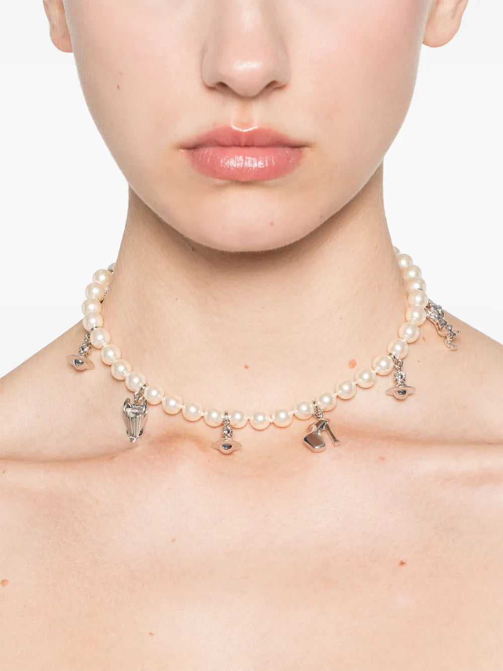 Anglo pearl necklace