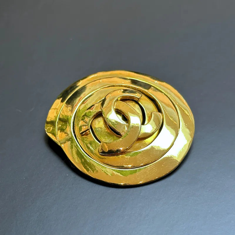 JW669 - CHANEL Vintage CC Logo Round Pin Gold Brooch