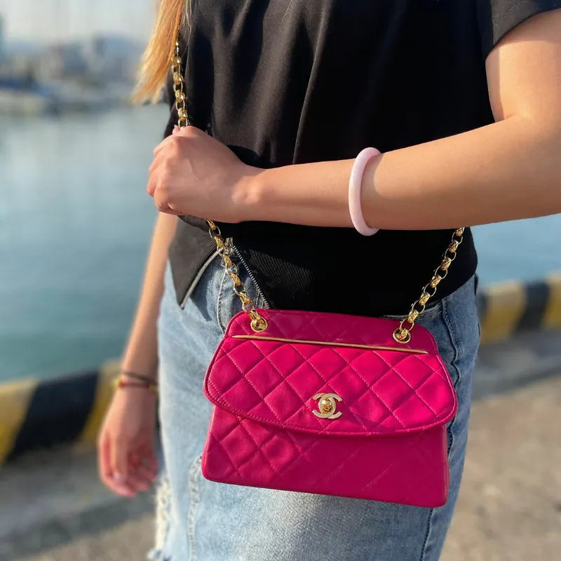 RA627 - CHANEL Vintage Pink Lambskin Gold Chain Flap Bag