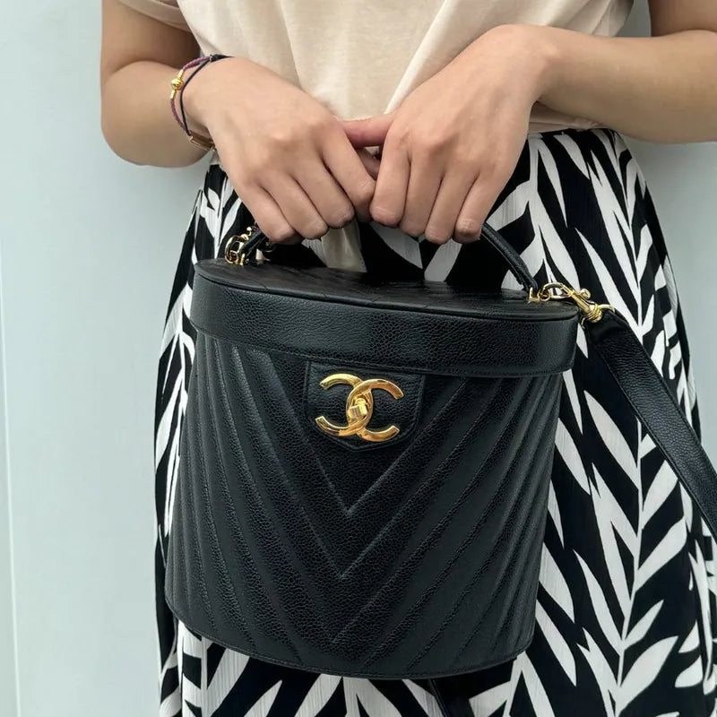 JR289 - CHANEL Vintage Black Caviar Leather Chevron Cosmetic Bag