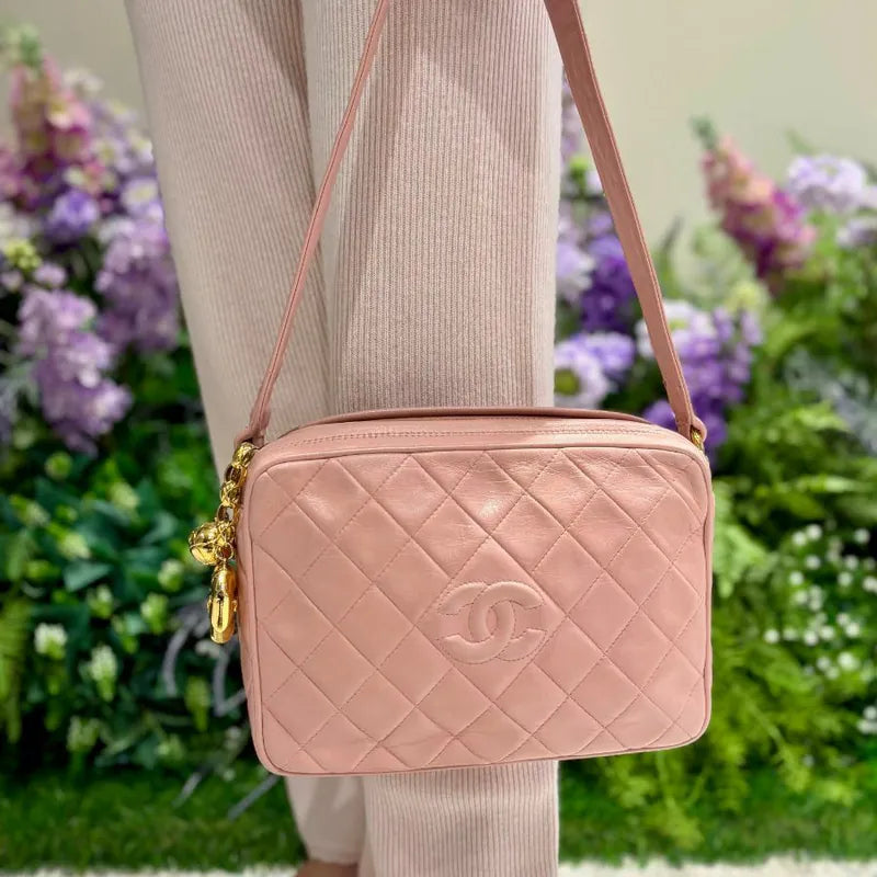 C566 - CHANEL Vintage Pink Lambskin Camera Bag