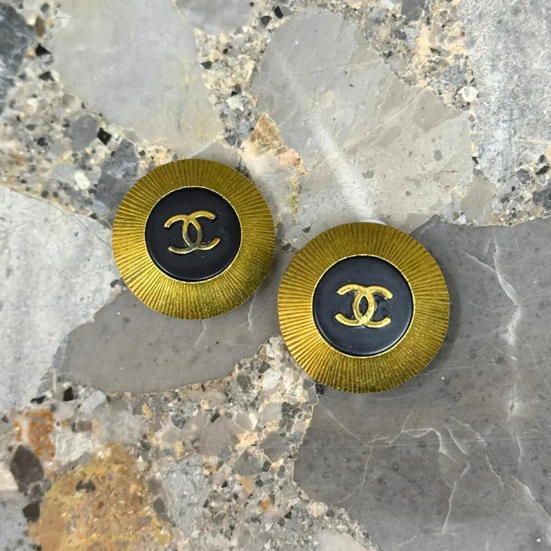 RC755 - CHANEL 1995 Vintage CC Button Black And Gold Plated Clip-On Earrings