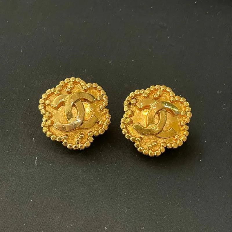 RC435 - CHANEL Vintage CC Logo Gold Plated Clip-On Earrings