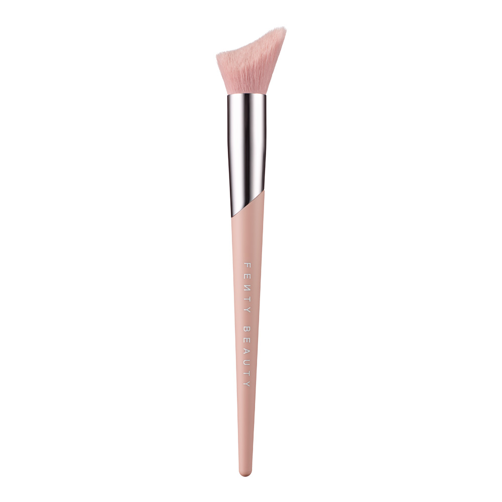 Cheek-Hugging Highlight Brush 120
